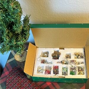 Vintage Rare Set 2004 Boyds Christmas Tree, Skirt And Mini Ornaments